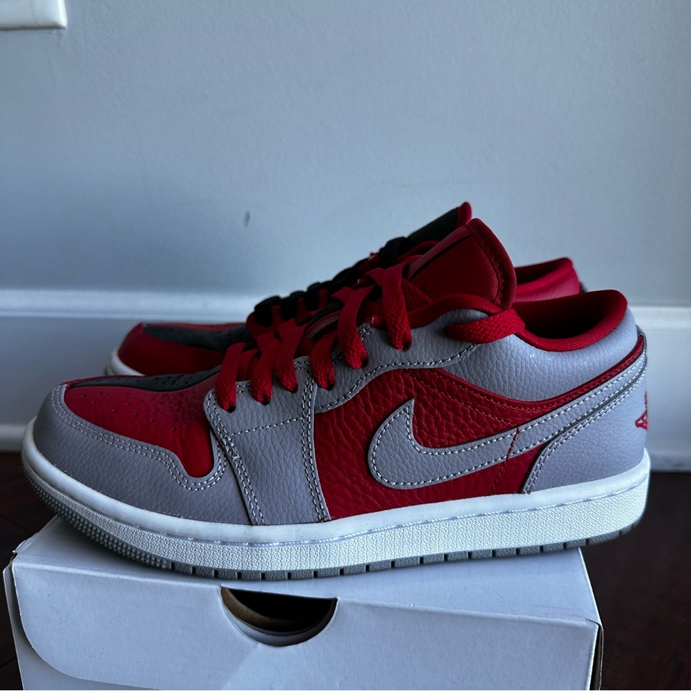 NIKE Air Jordan 1 Low Gym Red/Cement Grey B/W Sz 7